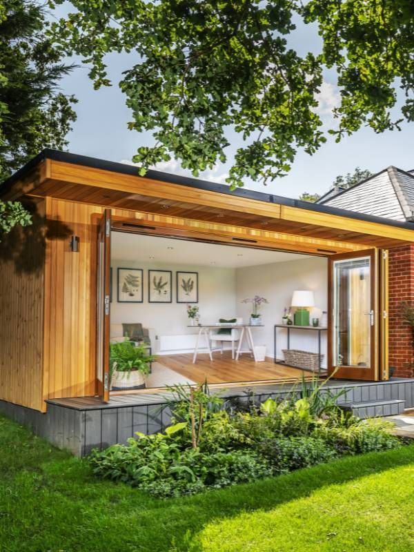 Crown Sandringham Luxury Garden Room